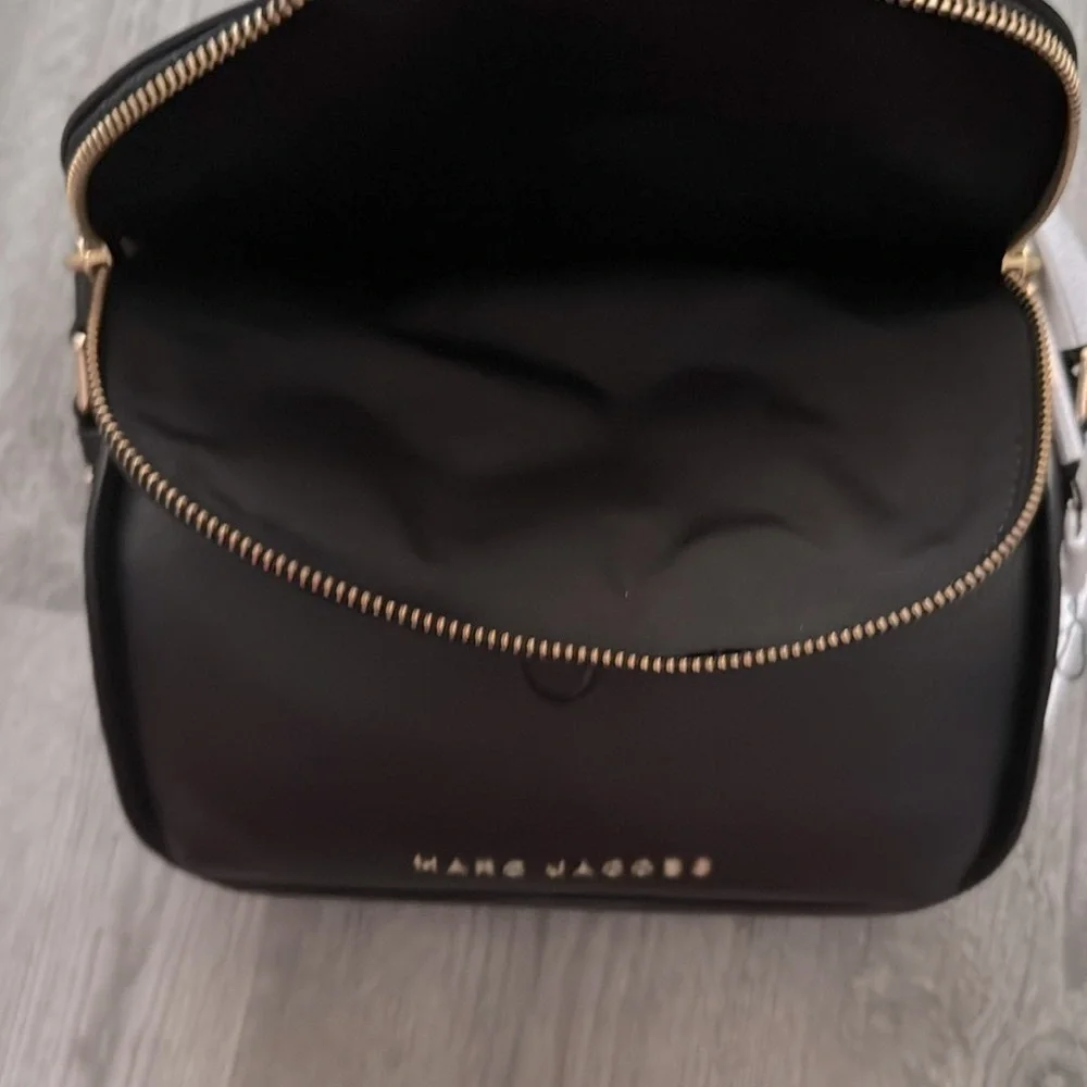 Marc Jacobs*Genuine Leather Crossbody - Black w/Goldtone Hardware 9”x9”x4” NWT! - Picture 12 of 16